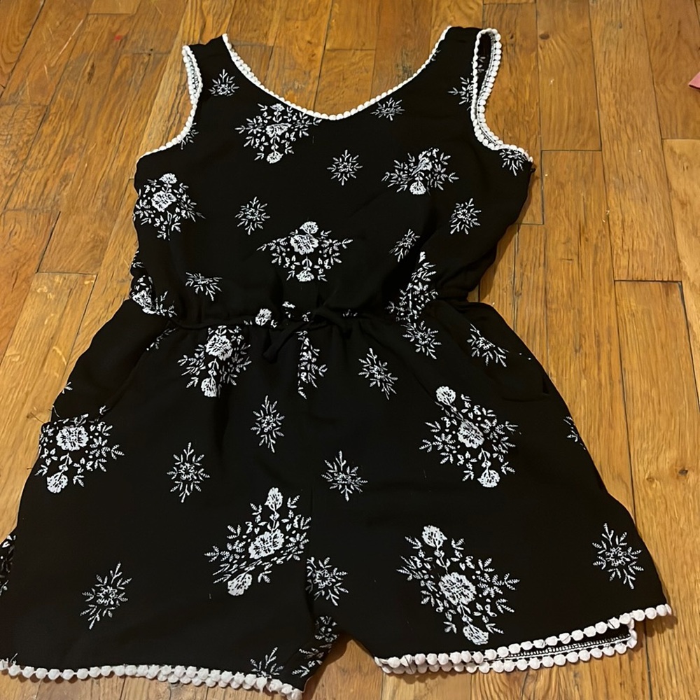 Black Romper With White Flowers Size Girls 14